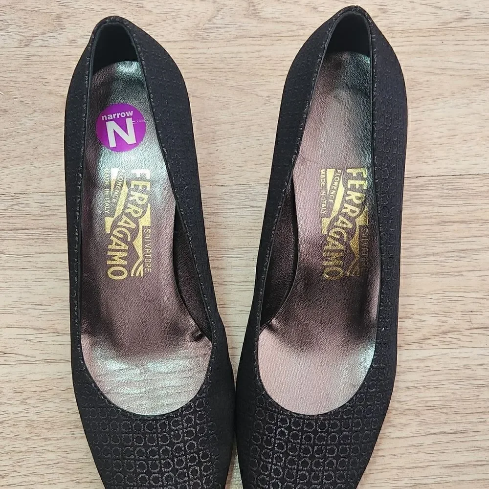 Salvatore Ferragamo Pumps in Black Size 8.5